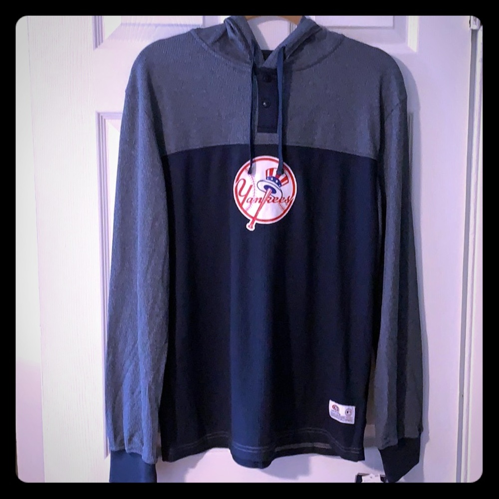 Yankee long sleeved hooded shirt
